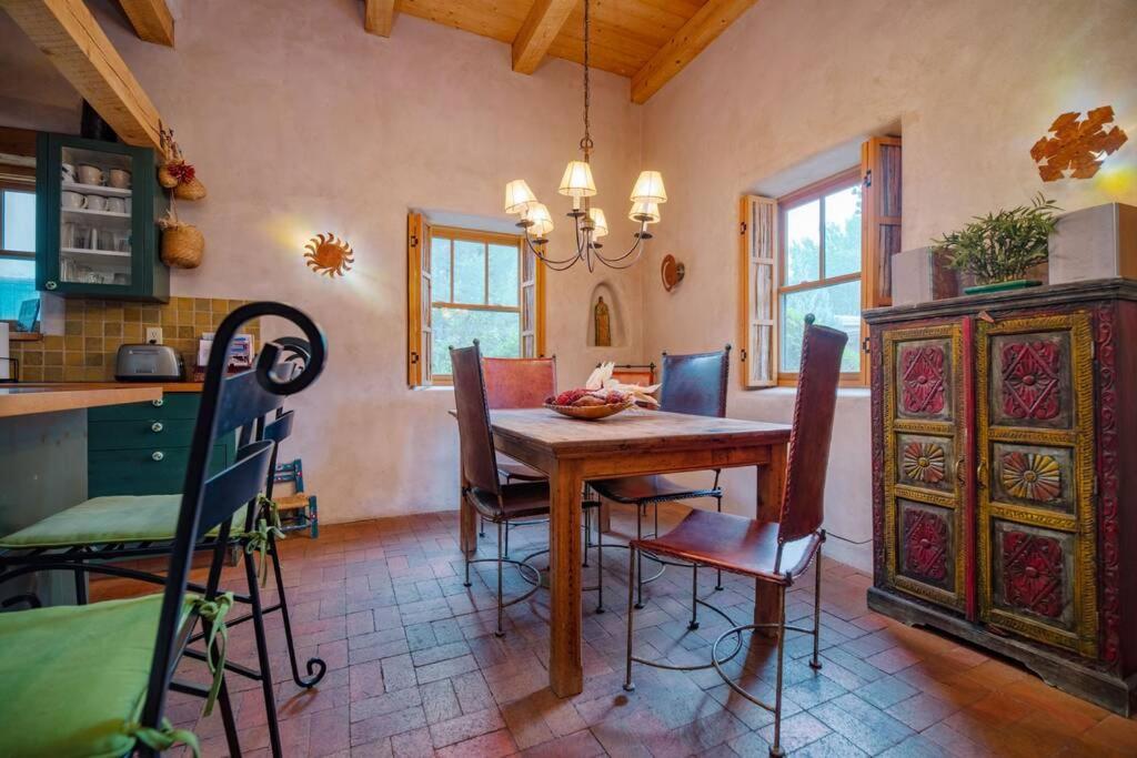 Casa Buena Suerte- Near Plaza- Quiet- Patio- 2 Br Holiday home *